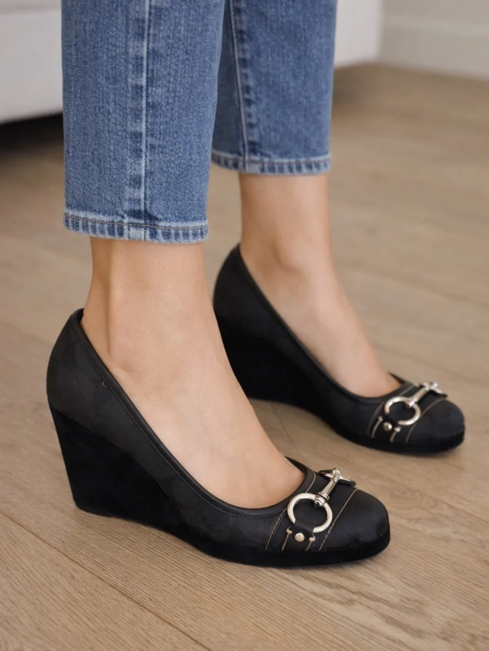 Coach Black Signature Wedge Pumps Horsebit Logo Heels Size 7.5 - Picture 14 of 14